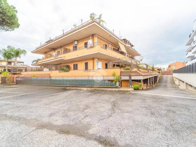 Appartamento in vendita a Roma RM