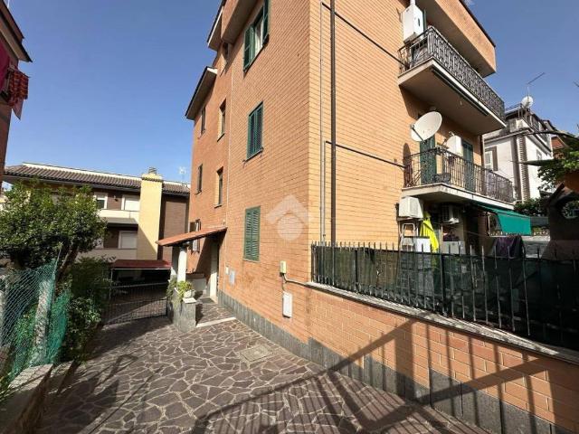 Appartamento in vendita a Roma RM