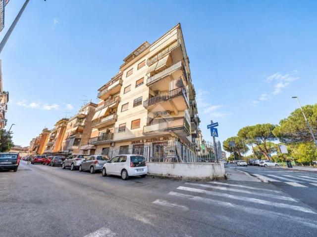 Appartamento in vendita a Roma RM
