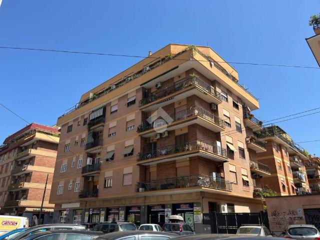 Appartamento in vendita a Roma RM