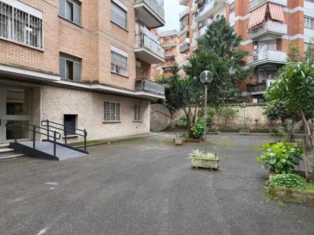 Appartamento in vendita a Roma RM
