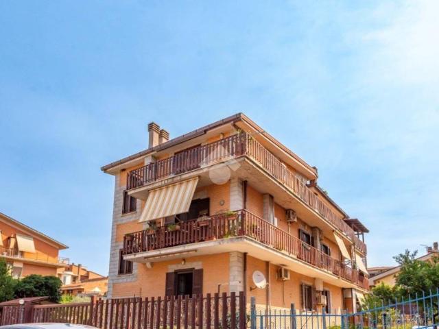 Appartamento in vendita a Roma RM