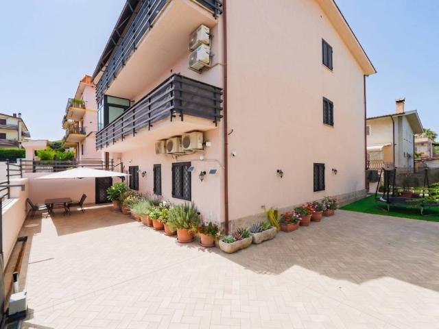 Appartamento in vendita a Roma RM