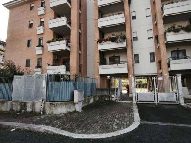Appartamento in vendita a Roma RM