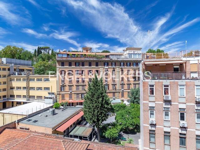 Appartamento in vendita a Roma RM