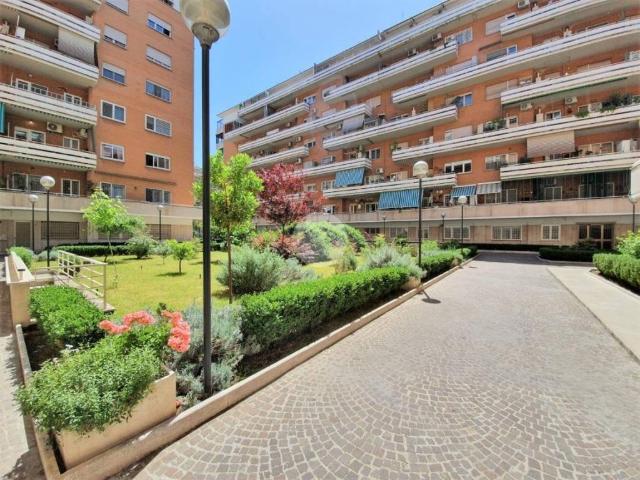 Appartamento in vendita a Roma RM