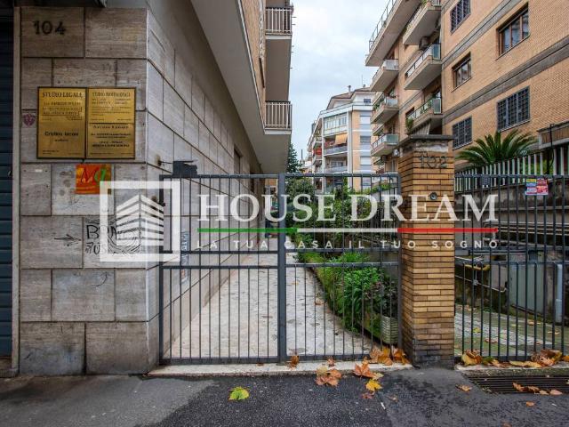 Appartamento in vendita a Roma RM