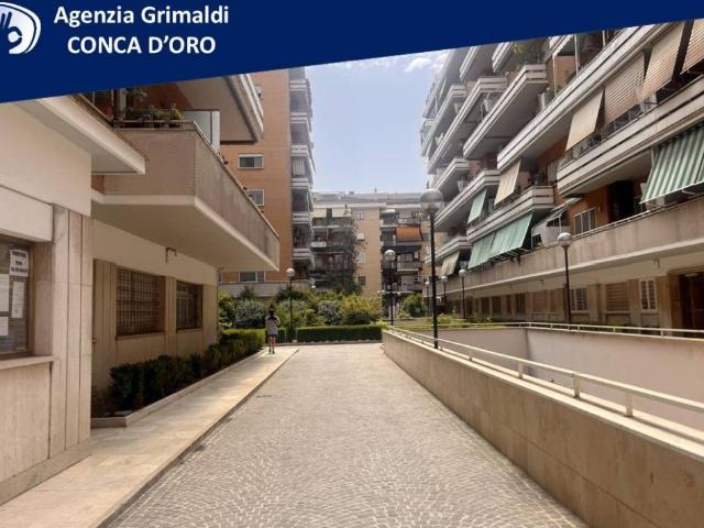 Appartamento in vendita a Roma RM