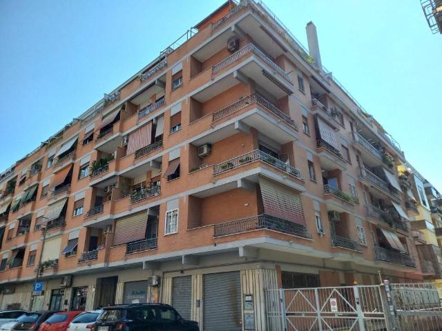Appartamento in vendita a Roma RM