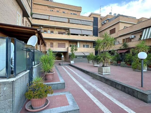 Appartamento in vendita a Roma RM