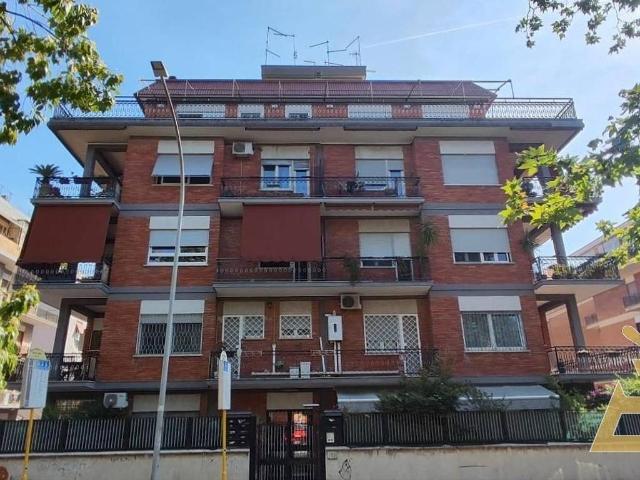 Appartamento in vendita a Roma RM