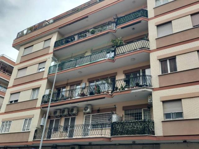 Appartamento in vendita a Roma RM