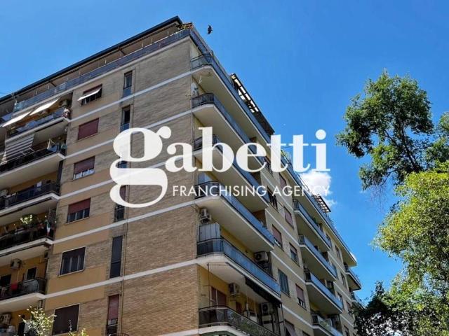 Appartamento in vendita a Roma RM