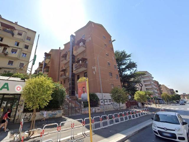 Appartamento in vendita a Roma RM
