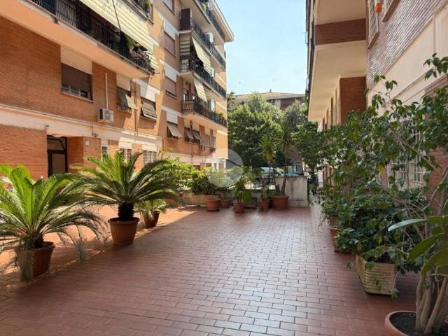 Appartamento in vendita a Roma RM
