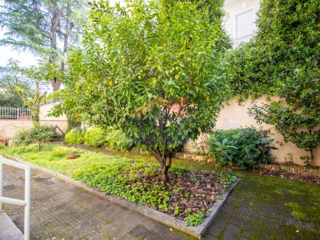 Appartamento in vendita a Roma RM