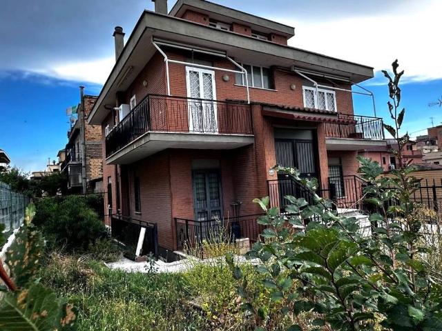 Appartamento in vendita a Roma RM