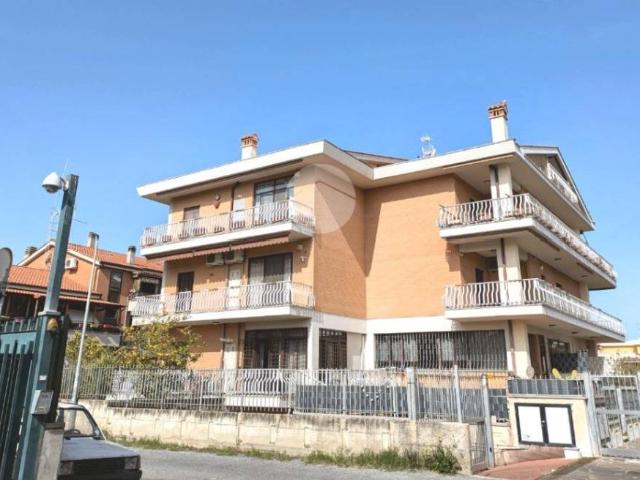 Appartamento in vendita a Roma RM
