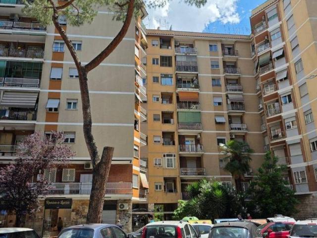 Appartamento in vendita a Roma RM