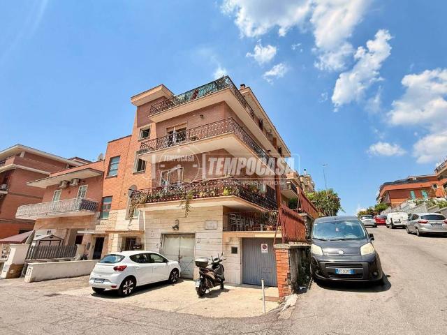 Appartamento in vendita a Roma RM