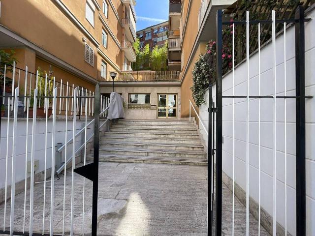 Appartamento in vendita a Roma RM