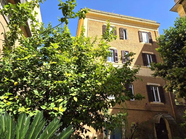 Appartamento in vendita a Roma RM