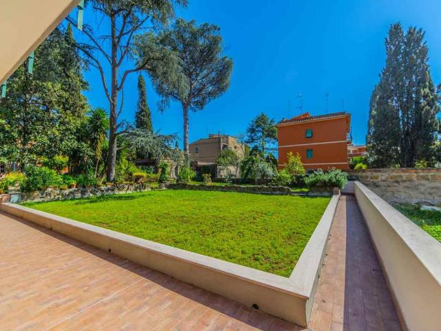 Appartamento in vendita a Roma RM