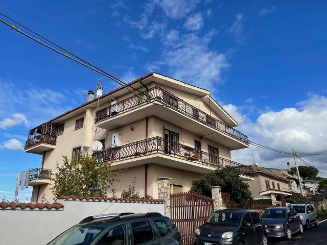 Appartamento in vendita a Roma RM