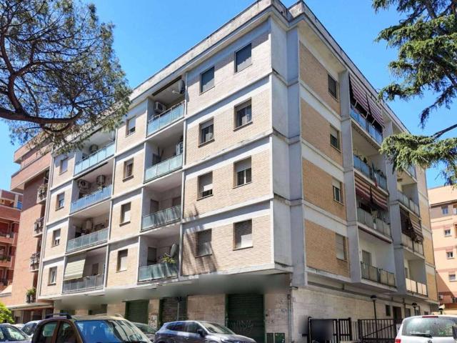 Appartamento in vendita a Roma RM