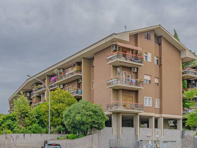 Appartamento in vendita a Roma RM