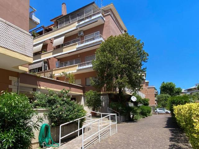 Appartamento in vendita a Roma RM
