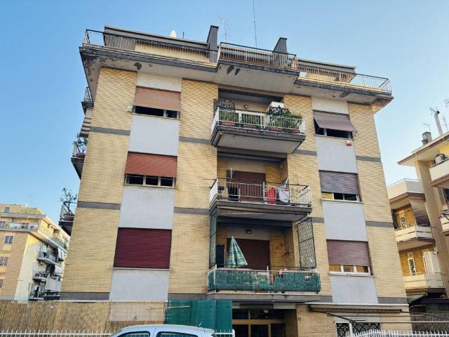 Appartamento in vendita a Roma RM