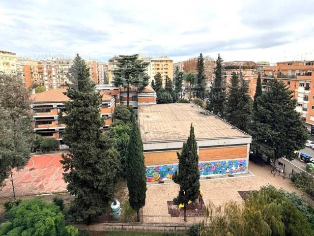 Appartamento in vendita a Roma RM