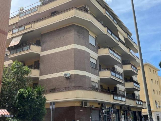 Appartamento in vendita a Roma RM