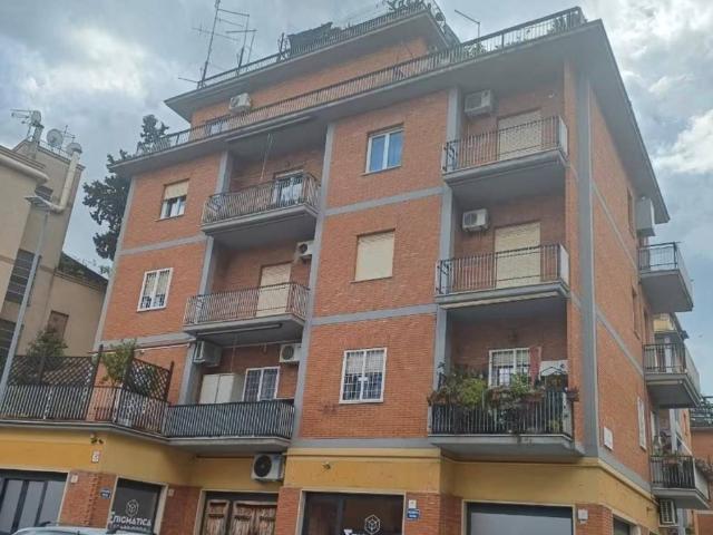 Appartamento in vendita a Roma RM