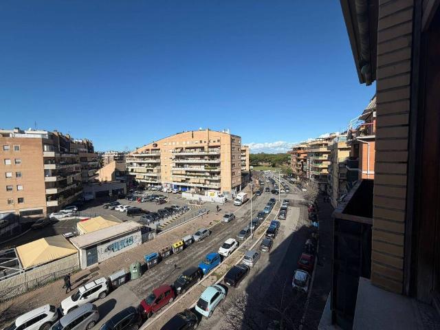 Appartamento in vendita a Roma RM