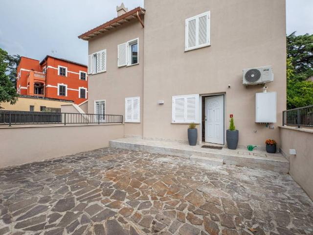 Appartamento in vendita a Roma RM