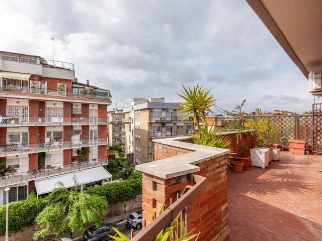 Appartamento in vendita a Roma RM