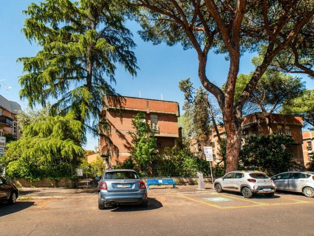 Appartamento in vendita a Roma RM