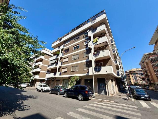 Appartamento in vendita a Roma RM