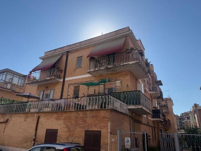 Appartamento in vendita a Roma RM