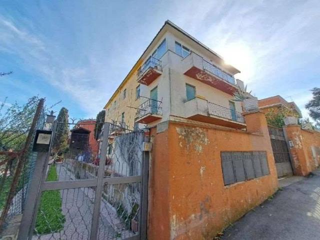 Appartamento in vendita a Roma RM