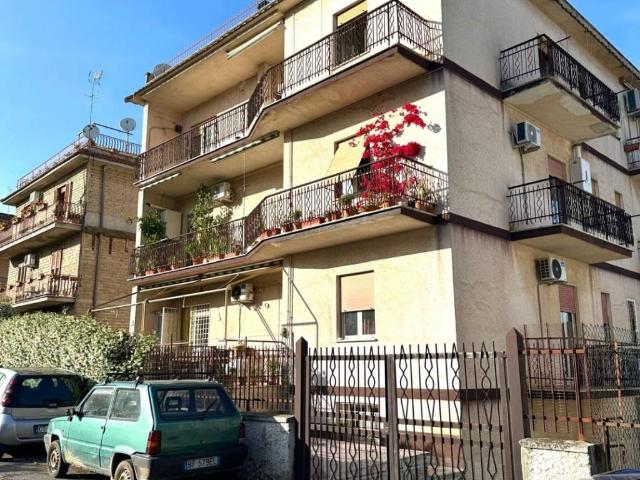 Appartamento in vendita a Roma RM
