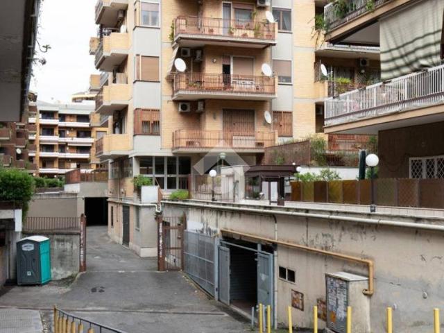Appartamento in vendita a Roma RM
