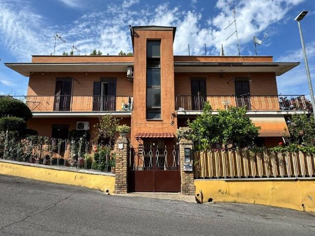 Appartamento in vendita a Roma RM
