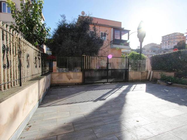 Appartamento in vendita a Roma RM