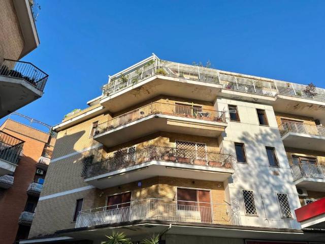 Appartamento in vendita a Roma RM