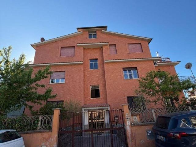 Appartamento in vendita a Roma RM
