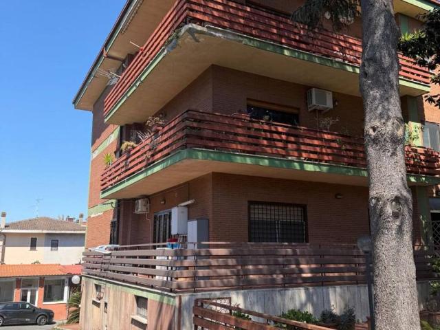 Appartamento in vendita a Roma RM