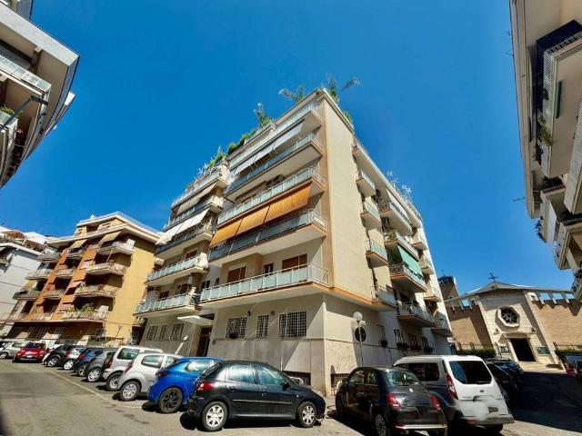 Appartamento in vendita a Roma RM